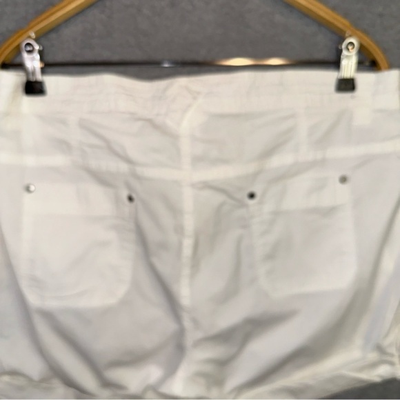 Purple & More Women's Size 14 White Button Zip Close Short - Picture 7 of 10